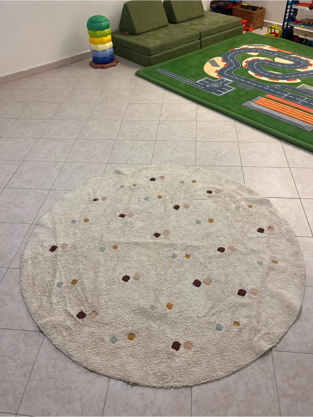 Zara Cream Round Bath Rug with Multicolor Dot Accents